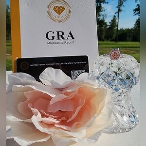 *New* Stunning 3ct Round Brilliant Cut Moissanite w/Pave Stones. Size 7